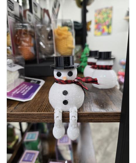 Snowman shelf-sitter